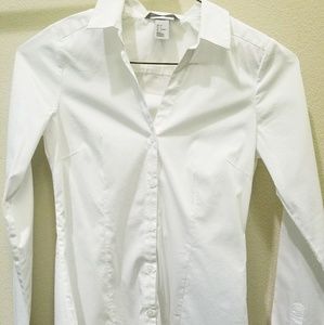 Fitted white button-up, v-neck