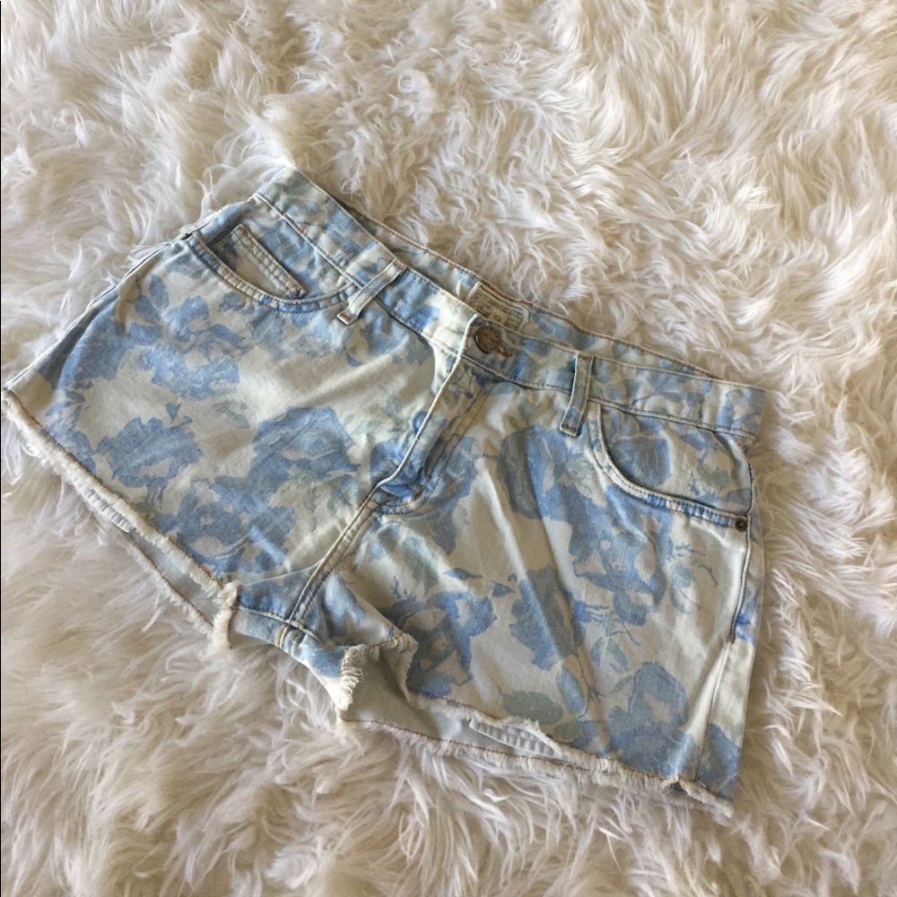 CURRENT ELLIOT // FLORAL DENIM SHORTS