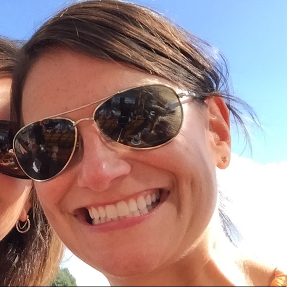 Meet The Posher, Amanda! - Picture 3 of 3