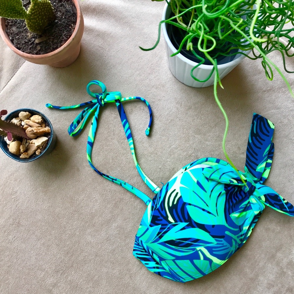 🌴Xhilaration Palm Print Bikini Top 🌴
