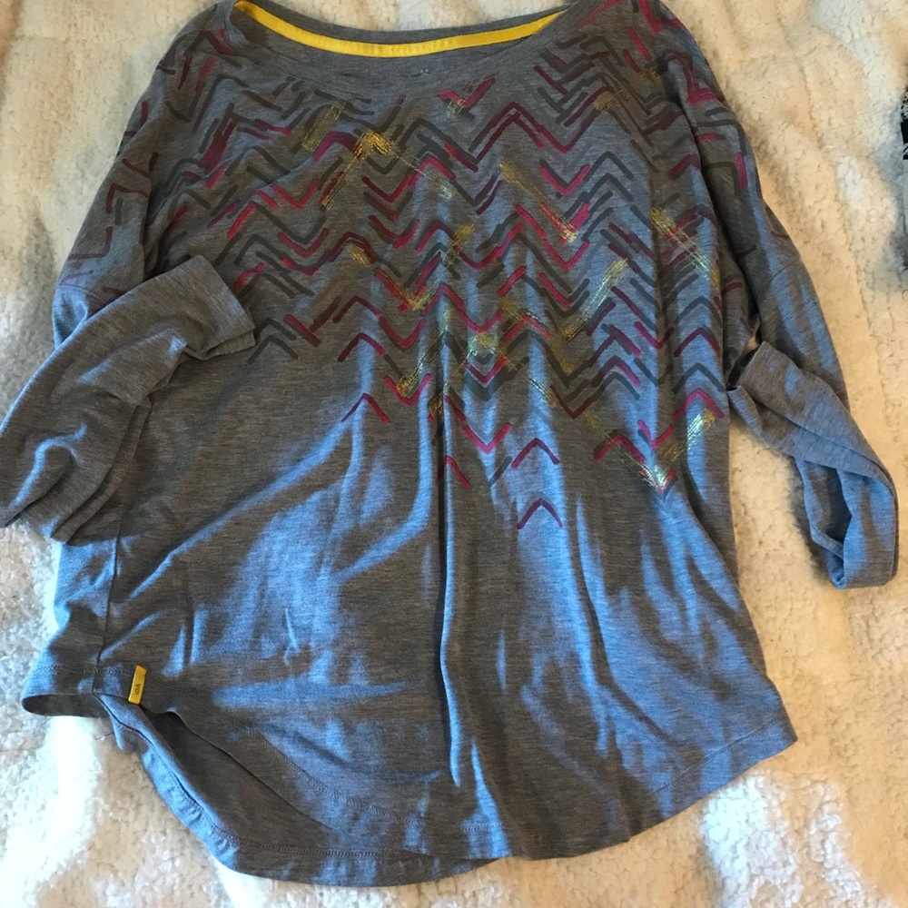 Boatneck top with gold highlights