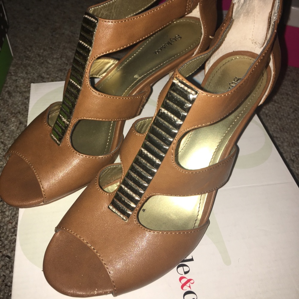 6.5 Camel Colored 1.5 inch heels