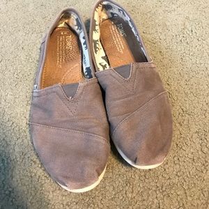 Grey Toms