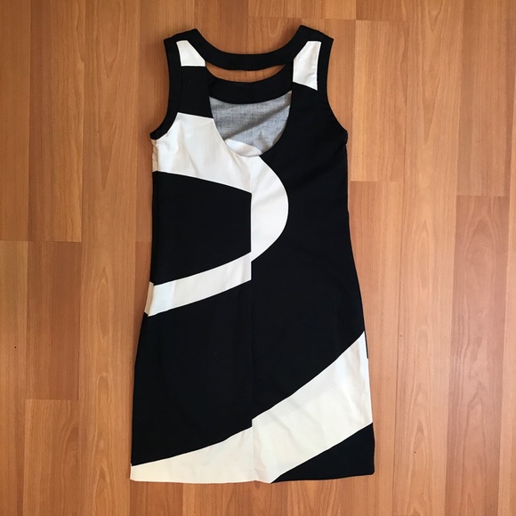 Swirly open back keyhole black white sheath dress - Picture 2 of 8