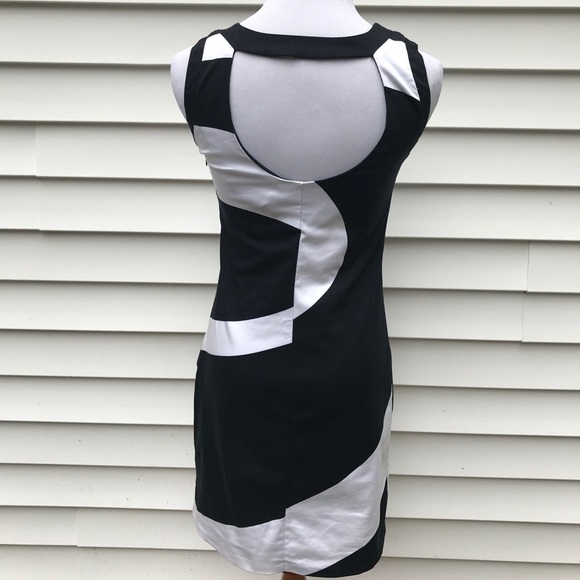Swirly open back keyhole black white sheath dress - Picture 4 of 8