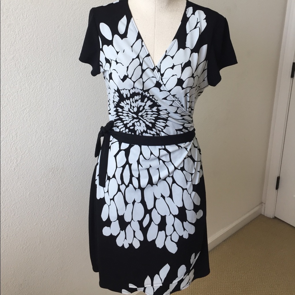 Short sleeve wrap dress