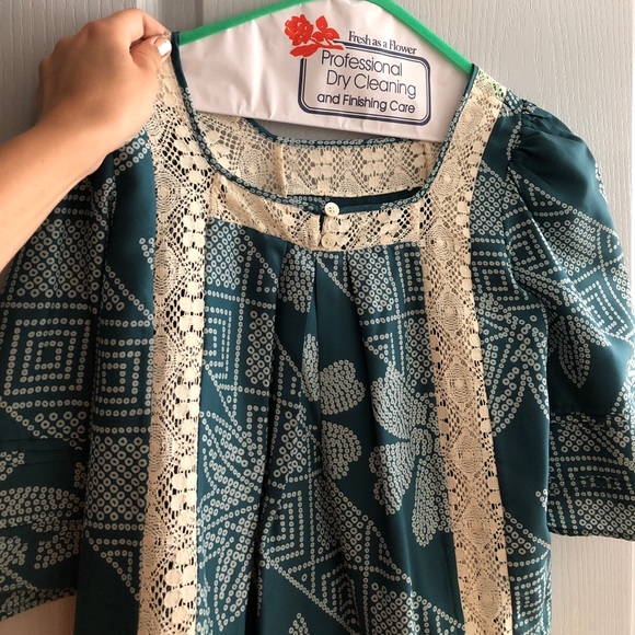 BCBGMaxazria 100% silk top - Picture 2 of 4