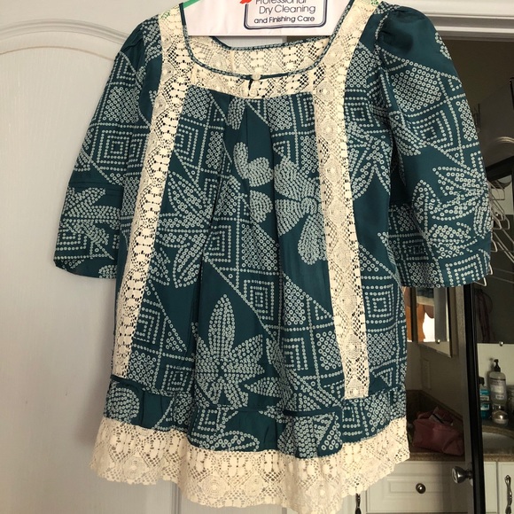 BCBGMaxazria 100% silk top - Picture 3 of 4