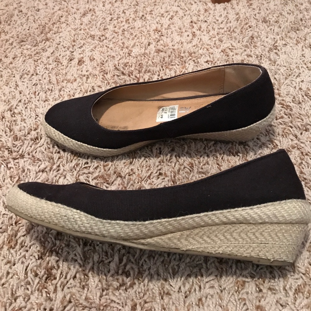 Short wedge flats with espadrille type bottom!