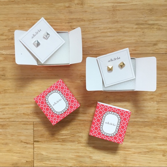 NIB Cleopatra Studs - Picture 1 of 4