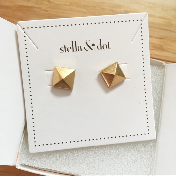 NIB Cleopatra Studs - Picture 3 of 4