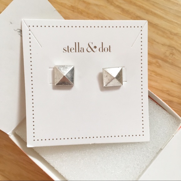 NIB Cleopatra Studs - Picture 4 of 4