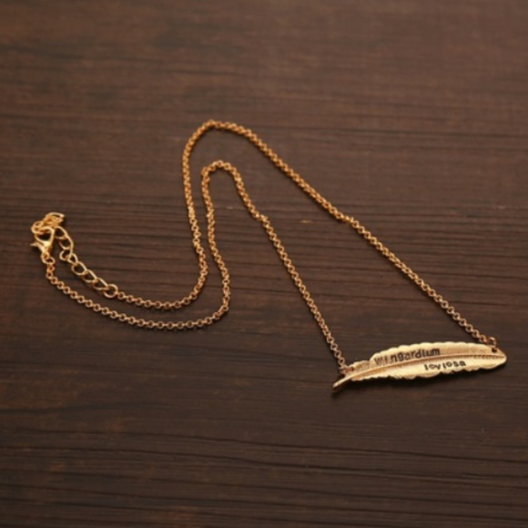 Harry Potter Wingardium Leviosa Feather Necklace - Picture 3 of 3