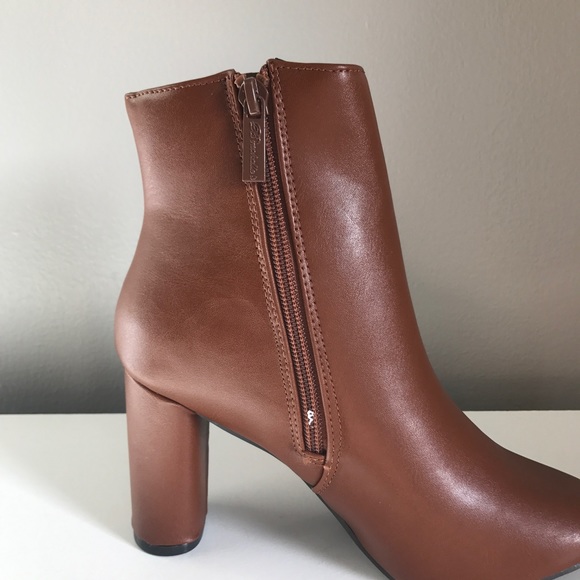 Sleek Ankle Pointed Bootie - Picture 2 of 6
