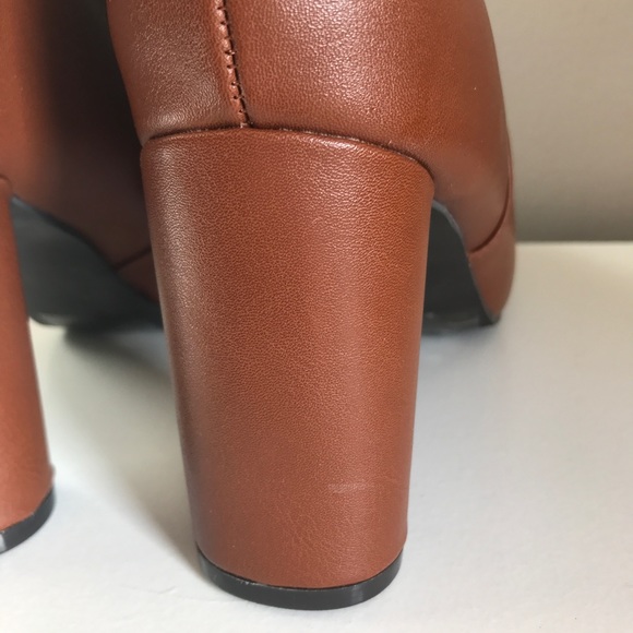 Sleek Ankle Pointed Bootie - Picture 5 of 6