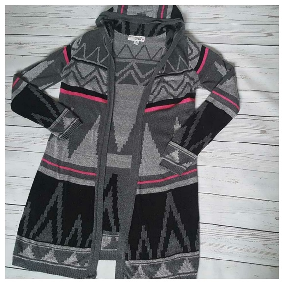 derek heart cardigan