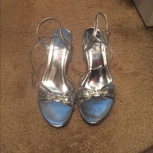 Silver pumps with chain rhinestone detail