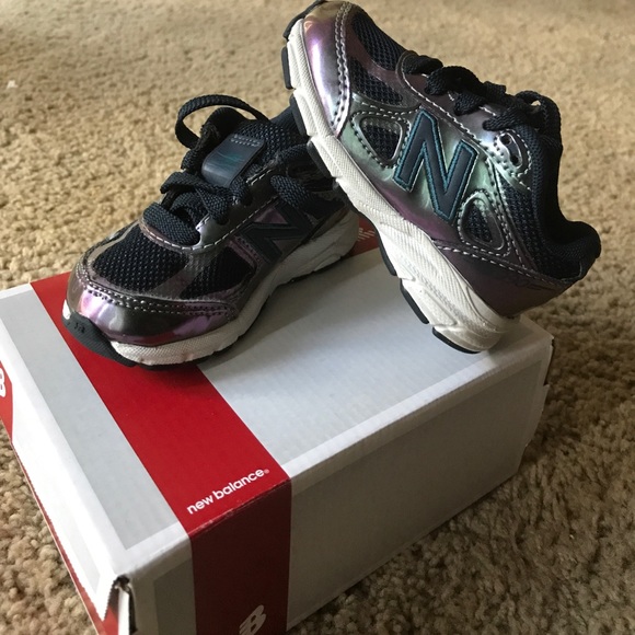 New balance shoes - Picture 2 of 3