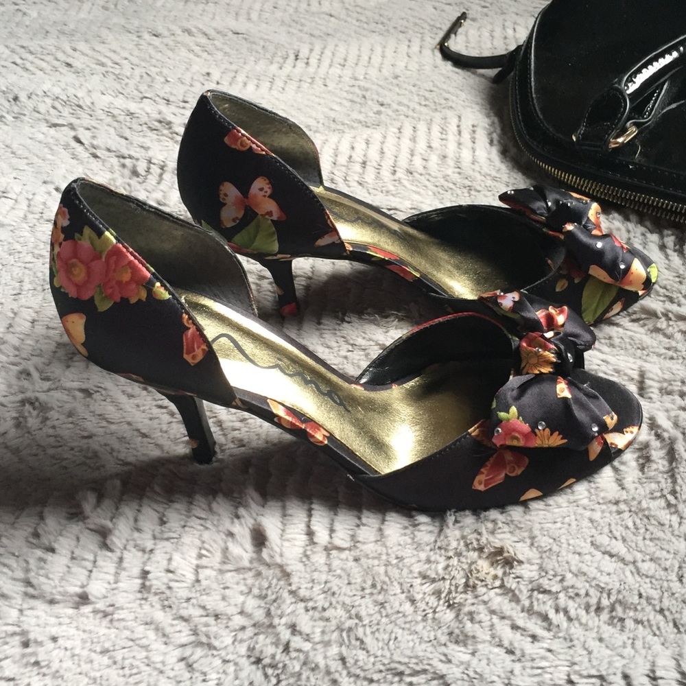 NWOB Satin Black Floral D'Orsay Heels - Picture 2 of 6