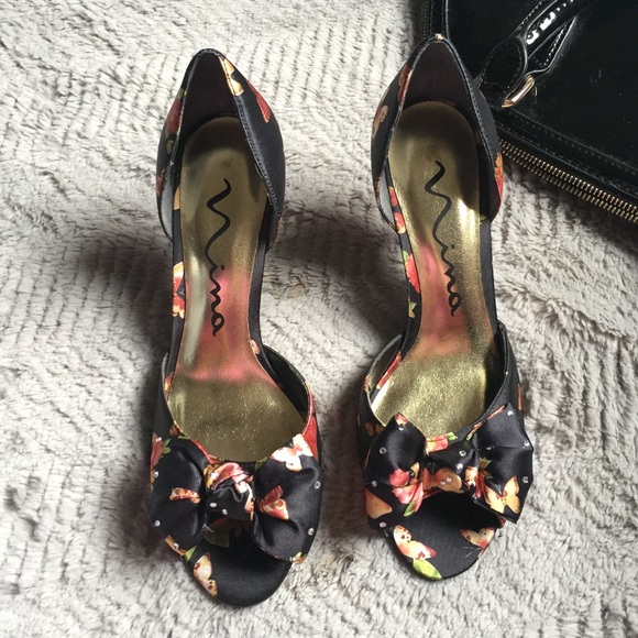 Nina Shoes - NWOB Satin Black Floral D'Orsay Heels