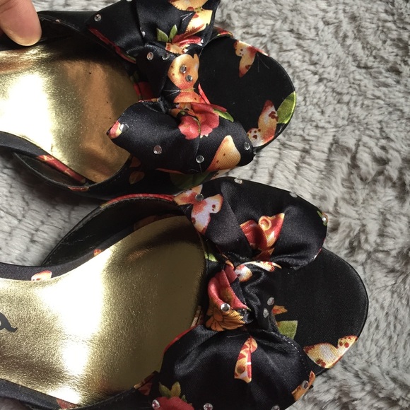 NWOB Satin Black Floral D'Orsay Heels - Picture 6 of 6