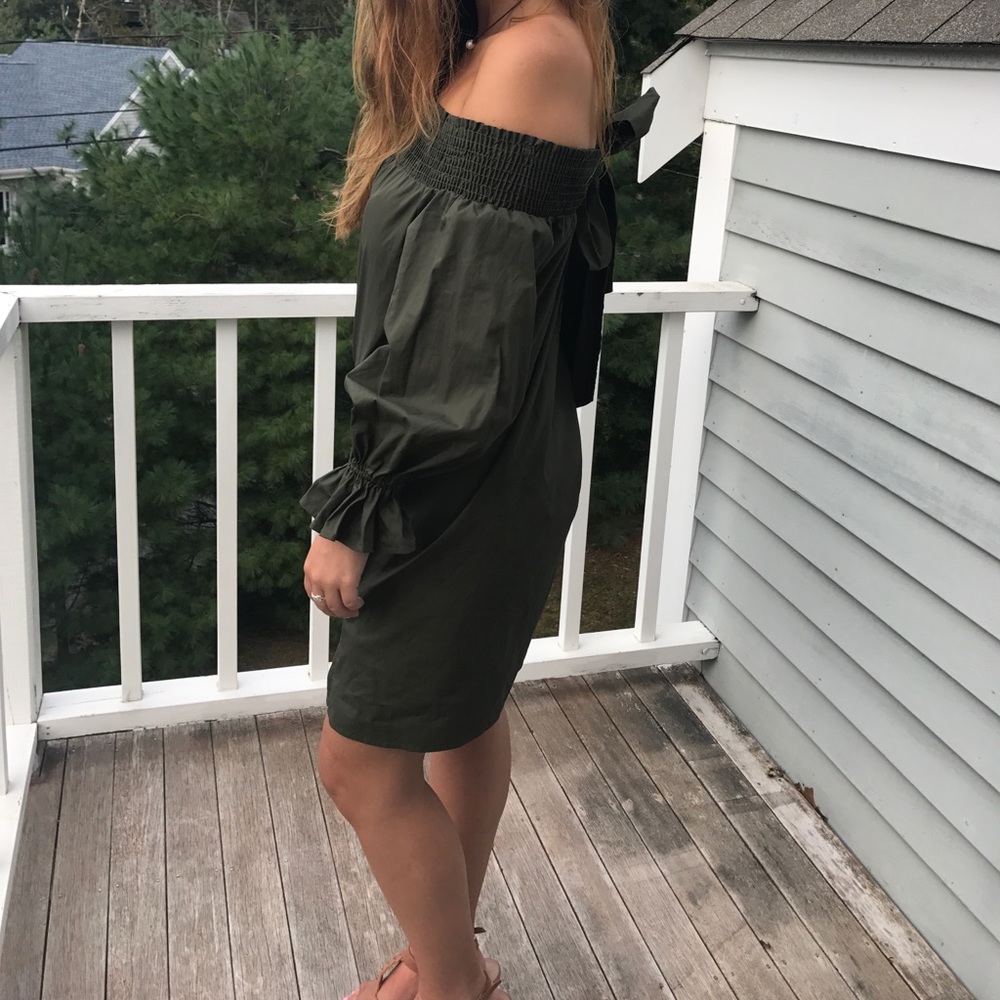 Too big, never worn, 100% cotton