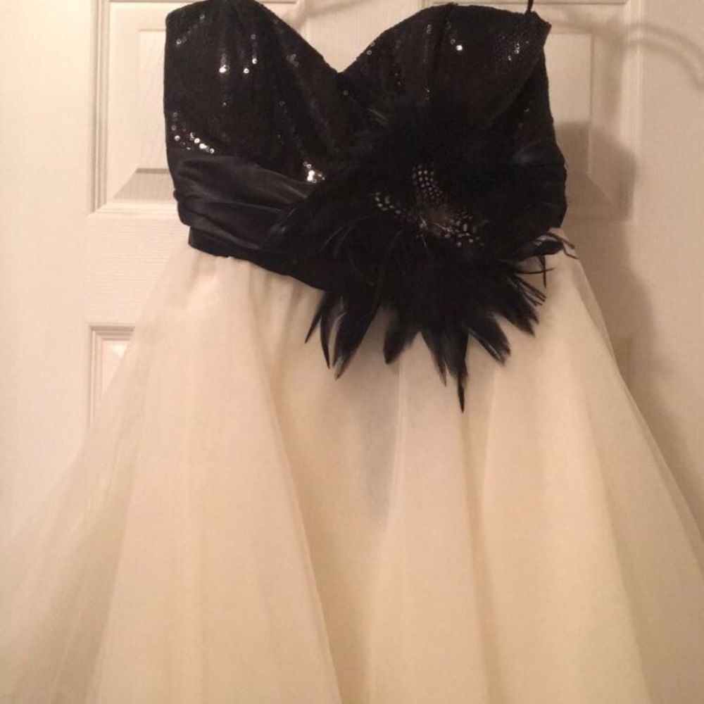 Strapless above the knee black & off-white dress