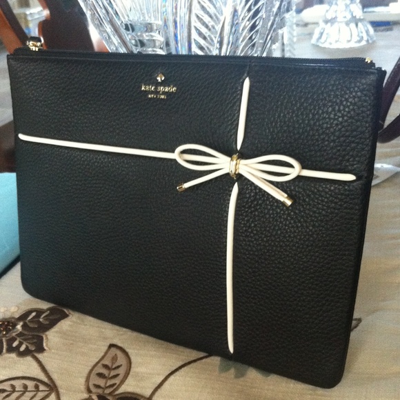 kate spade Handbags - ♦️Brand New Kate Spade Beautiful Classy Bow Clutch