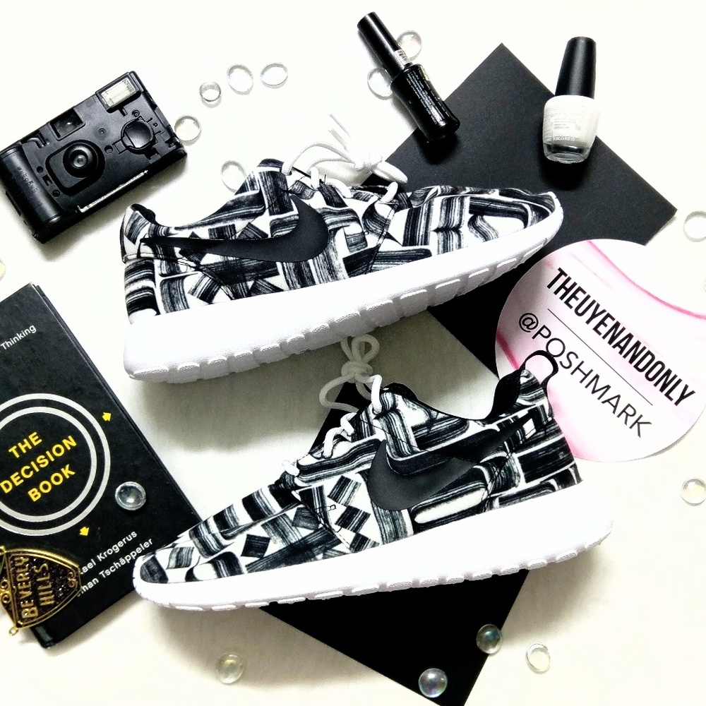 NEW Nike Roshe Suede Black & White Print