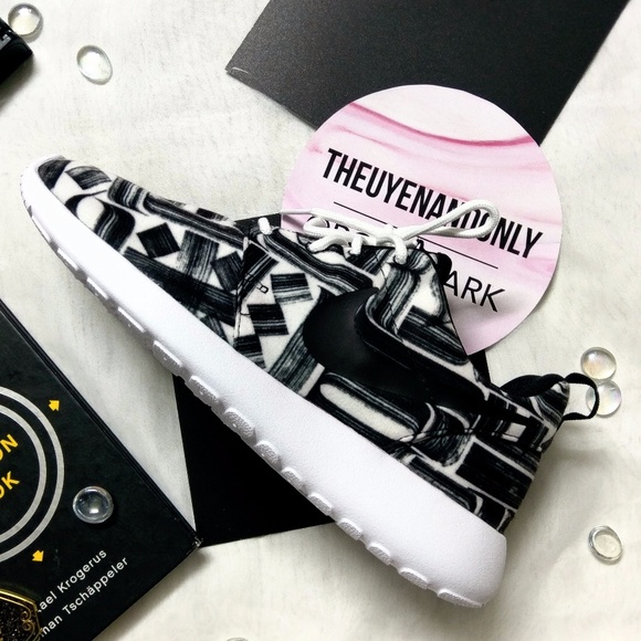 NEW Nike Roshe Suede Black & White Print - Picture 3 of 8