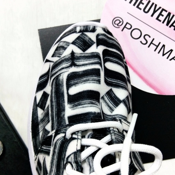 NEW Nike Roshe Suede Black & White Print - Picture 5 of 8
