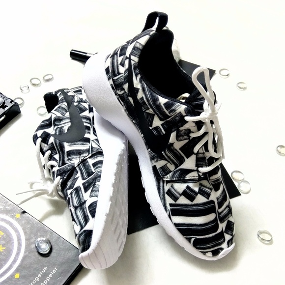 NEW Nike Roshe Suede Black & White Print - Picture 7 of 8