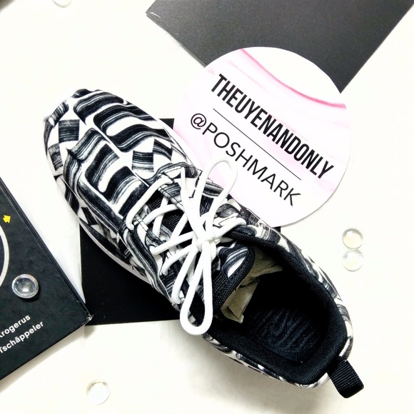 NEW Nike Roshe Suede Black & White Print - Picture 2 of 8