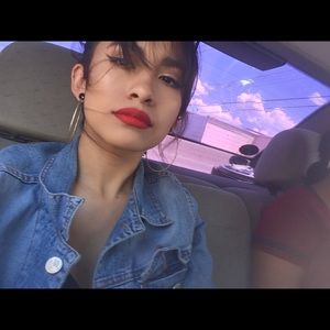 Meet your Posher, Lesly