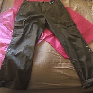 Bandolino Dark Olive Cargo 👖 Pants.