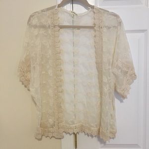 Monteau white lace kimono