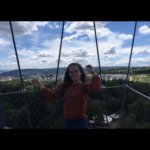 Meet your Posher, Kendall - Picture 1 of 1