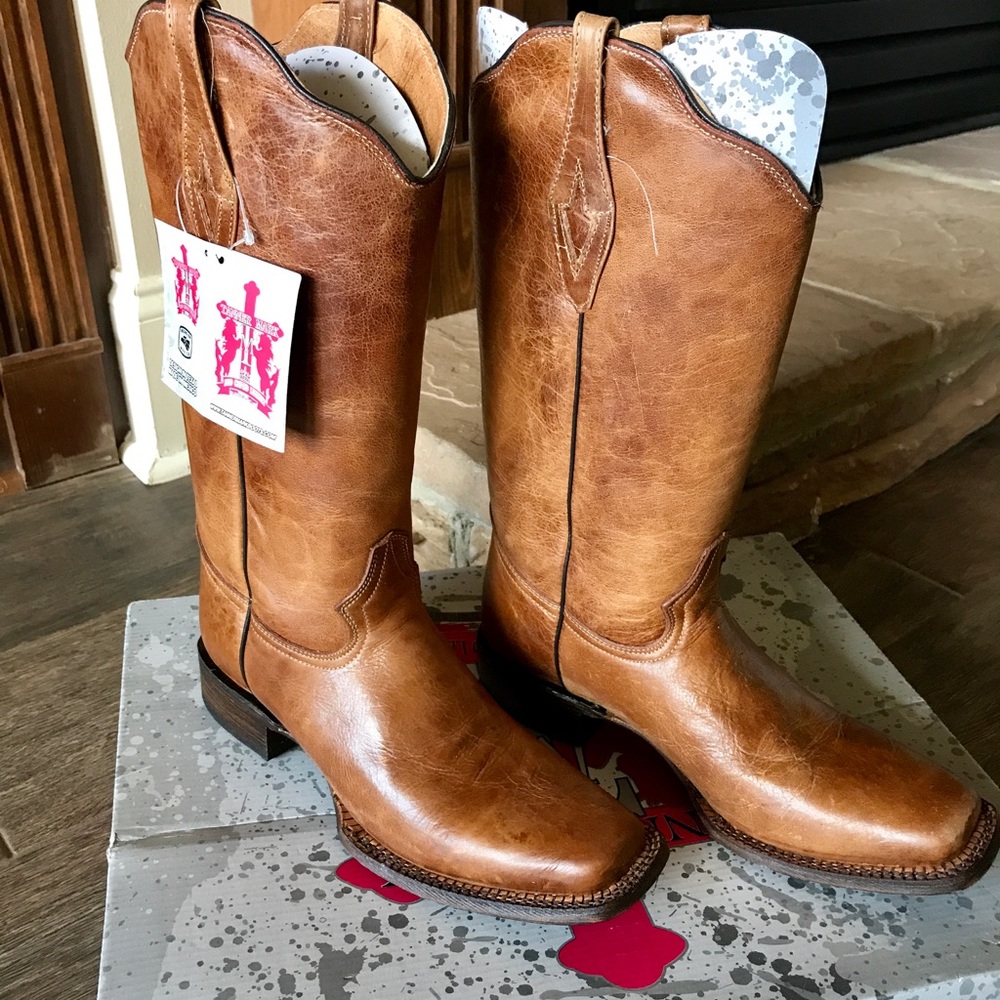 Ladies hand crafted Tanner Mark Boots