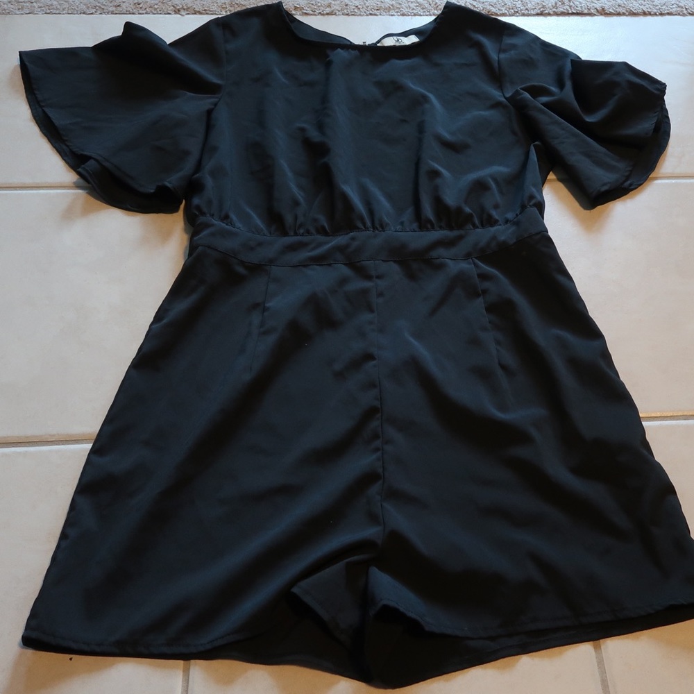 LIKE NEW Black short sleeve Romper
