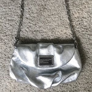 MARC JACOBS SILVER CROSS BODY BAG