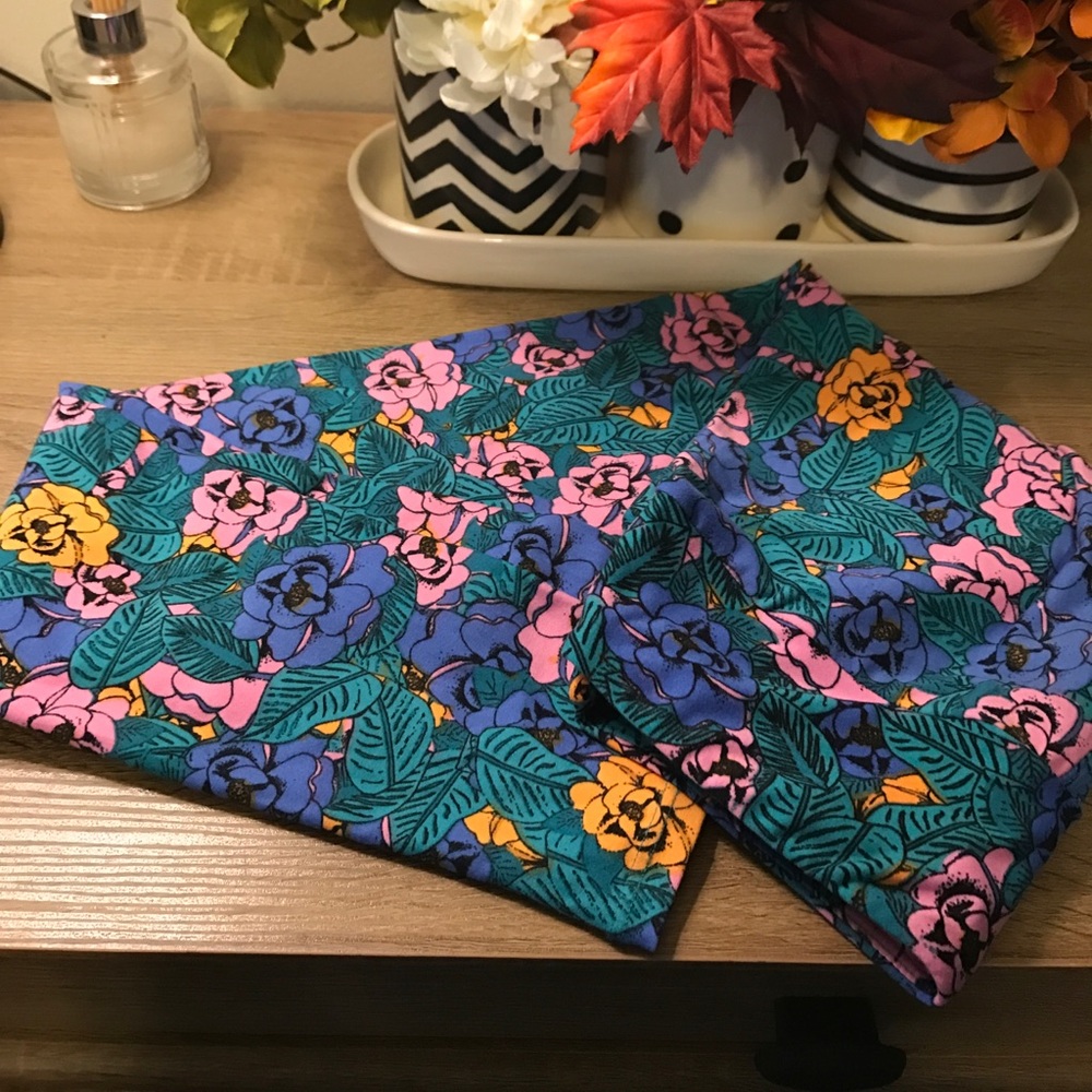 *SOLD* NWT lularoe leggings OS