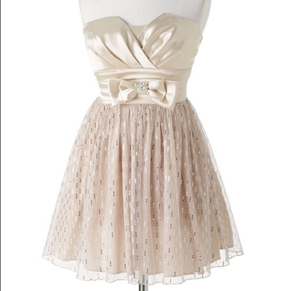 ✨Delia's Sparkly Satin Tulle Dress✨