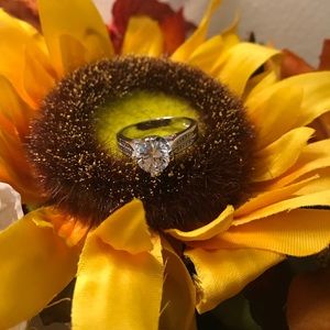 Sterling silver Eiffel Tower ring size 9