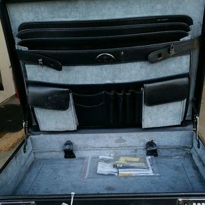 Samsonite Black Leather Briefcase Attache