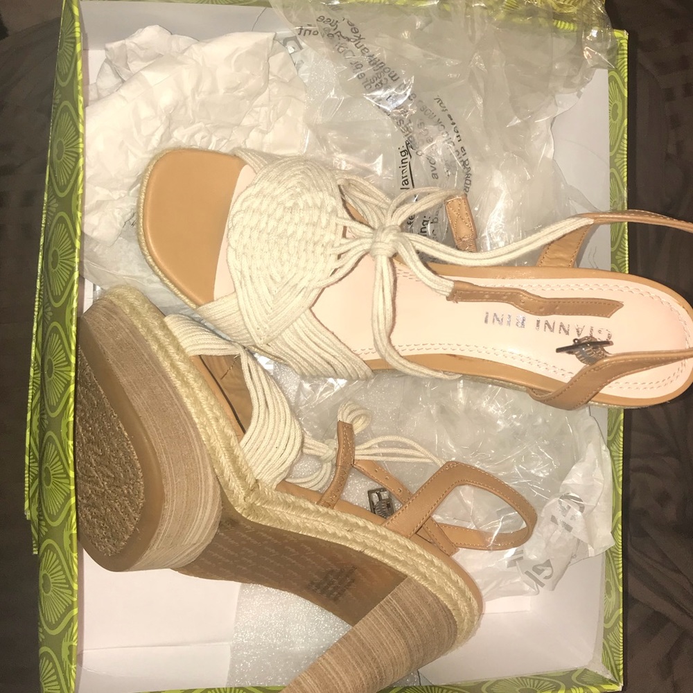 Gianni Bini sandal heels