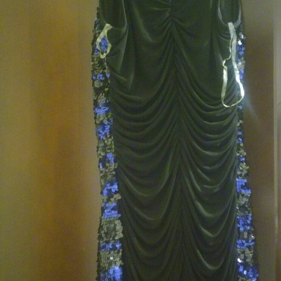 Dress - Picture 2 of 4