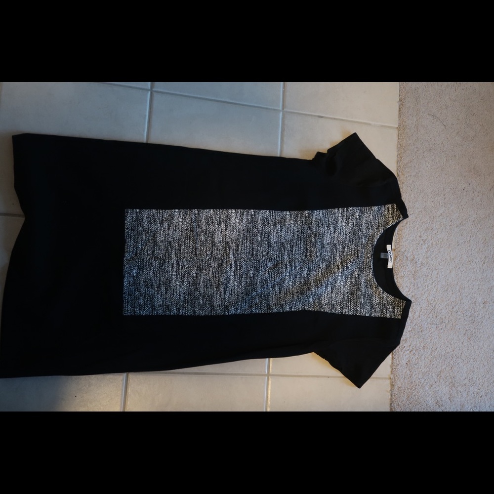 LIKE NEW. DKNY short sleeve dress