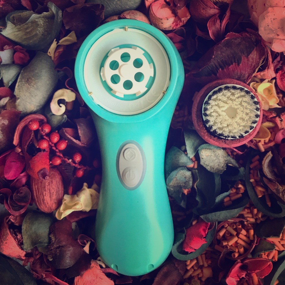 Clarisonic facial exfoliating brush