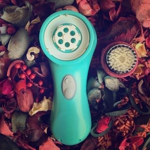 Clarisonic facial exfoliating brush
