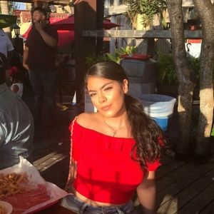 Meet your Posher, Perla